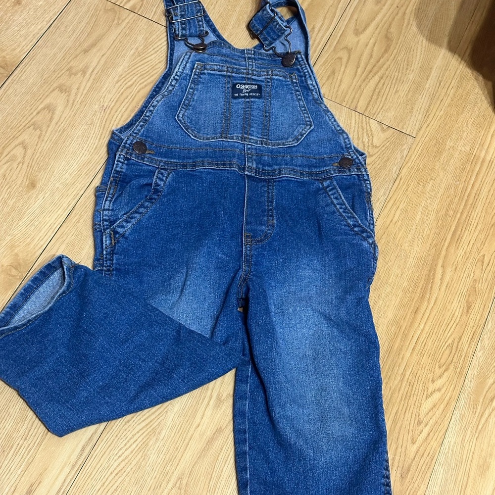OshKosh B'gosh Blue Denim Overalls toddler size 3 pockets adjustable straps